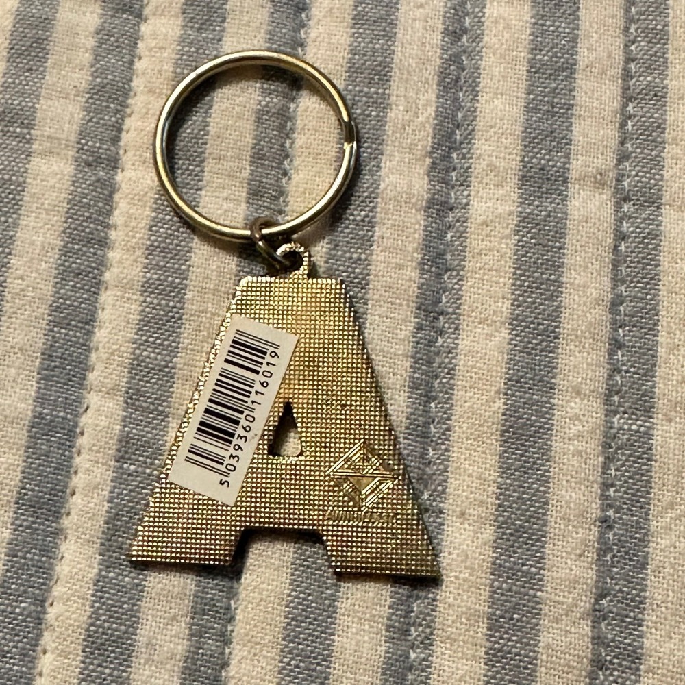 Awnhill London Souvenir Keychain Letter A Black Gold Enamel Landmarks Vintage - Picture 5 of 5